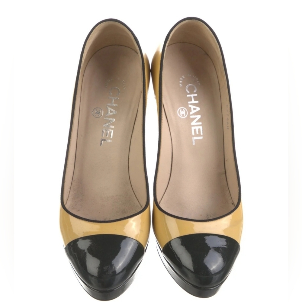 Chanel Interlocking CC Logo Patent Leather Pumps Women's Size: |US 6.5, IT36 - Picture 4 of 7